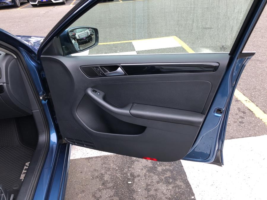 2017 Volkswagen Jetta 1.8T SEL Premium Auto, available for sale in Waterbury, Connecticut | National Auto Brokers, Inc.. Waterbury, Connecticut 2017 Volkswagen Jetta 1.8T SEL Premium Auto, available for sale in Waterbury, Connecticut | National Auto Brokers, Inc.. Waterbury, Connecticut