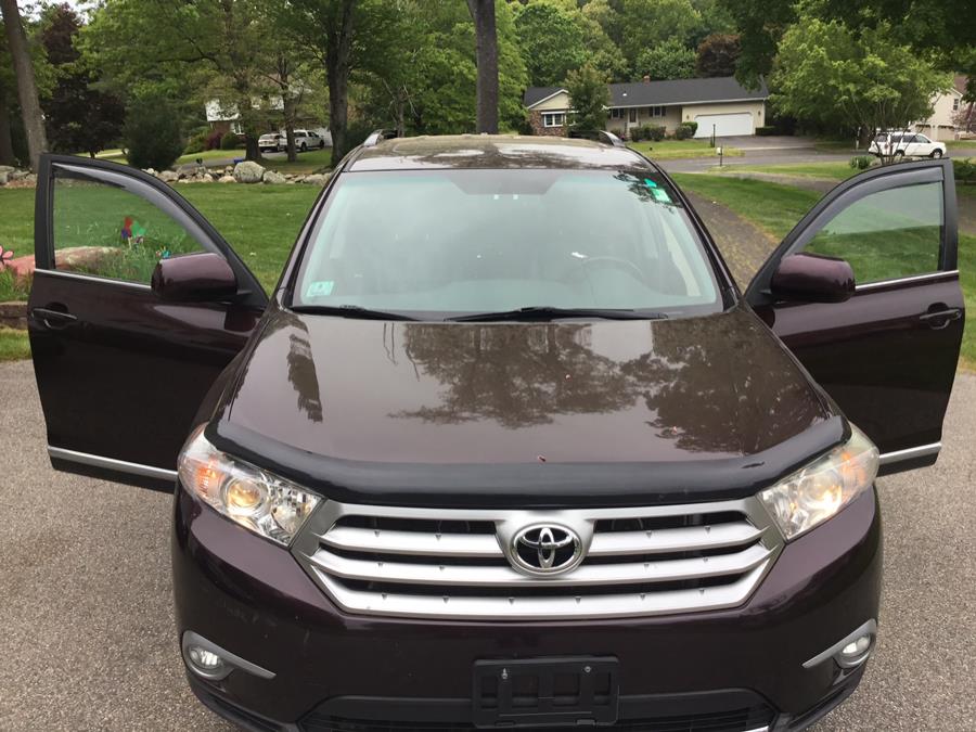 2013 Toyota Highlander 4WD 4dr V6 SE (Natl), available for sale in Manchester, Connecticut | Liberty Motors. Manchester, Connecticut 2013 Toyota Highlander 4WD 4dr V6 SE (Natl), available for sale in Manchester, Connecticut | Liberty Motors. Manchester, Connecticut