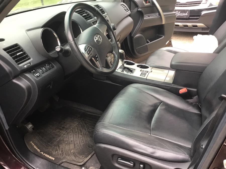 2013 Toyota Highlander 4WD 4dr V6 SE (Natl), available for sale in Manchester, Connecticut | Liberty Motors. Manchester, Connecticut 2013 Toyota Highlander 4WD 4dr V6 SE (Natl), available for sale in Manchester, Connecticut | Liberty Motors. Manchester, Connecticut
