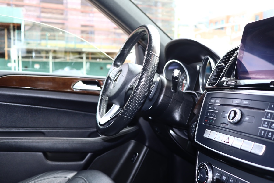 2019 Mercedes-Benz GLE GLE 400 4MATIC SUV, available for sale in Jamaica, New York | Hillside Auto Mall Inc.. Jamaica, New York 2019 Mercedes-Benz GLE GLE 400 4MATIC SUV, available for sale in Jamaica, New York | Hillside Auto Mall Inc.. Jamaica, New York