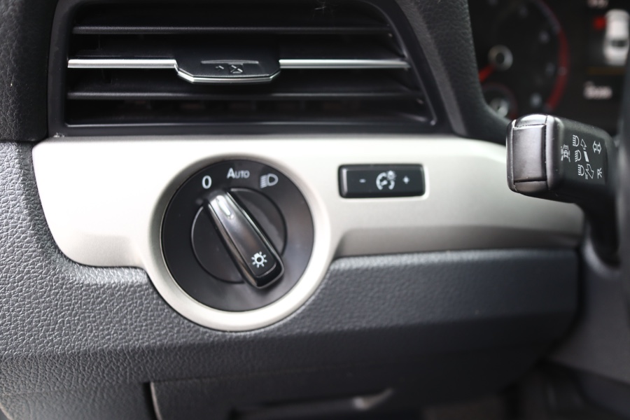 2020 Volkswagen Passat 2.0T SE Auto, available for sale in Jamaica, New York | Hillside Auto Mall Inc.. Jamaica, New York 2020 Volkswagen Passat 2.0T SE Auto, available for sale in Jamaica, New York | Hillside Auto Mall Inc.. Jamaica, New York