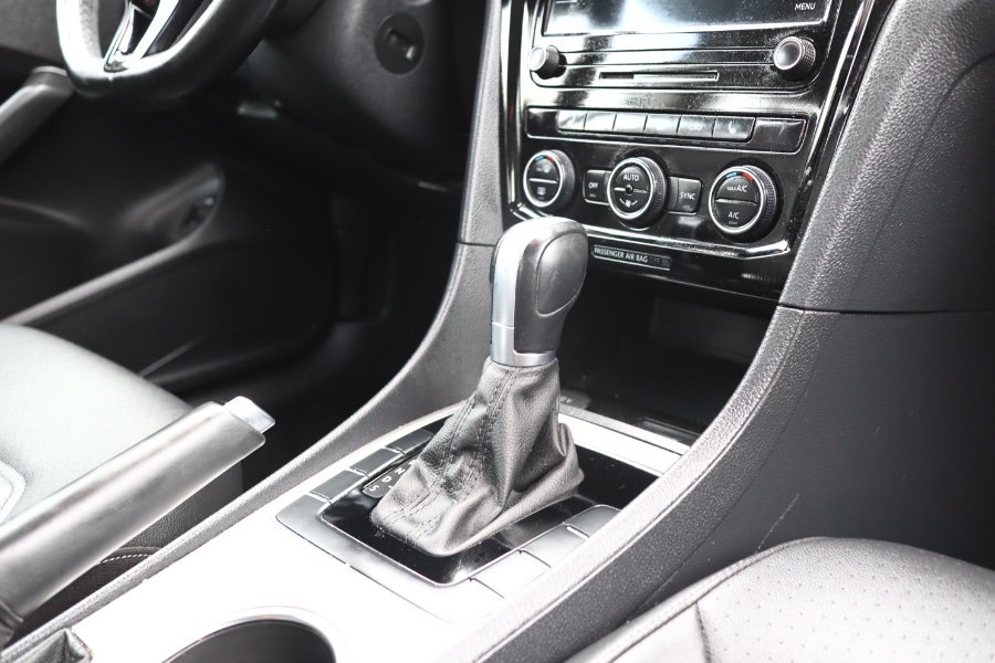 2020 Volkswagen Passat 2.0T SE Auto, available for sale in Jamaica, New York | Hillside Auto Mall Inc.. Jamaica, New York 2020 Volkswagen Passat 2.0T SE Auto, available for sale in Jamaica, New York | Hillside Auto Mall Inc.. Jamaica, New York