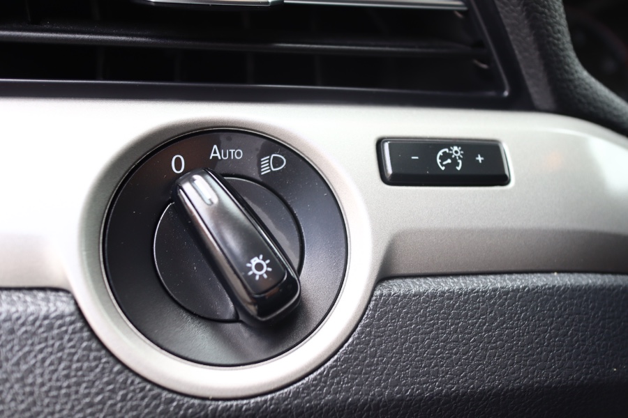 2020 Volkswagen Passat 2.0T SE Auto, available for sale in Jamaica, New York | Hillside Auto Mall Inc.. Jamaica, New York 2020 Volkswagen Passat 2.0T SE Auto, available for sale in Jamaica, New York | Hillside Auto Mall Inc.. Jamaica, New York