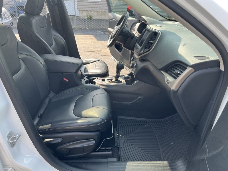2015 Jeep Cherokee 4WD 4dr Limited, available for sale in West Springfield, Massachusetts | Union Street Auto Sales. West Springfield, Massachusetts 2015 Jeep Cherokee 4WD 4dr Limited, available for sale in West Springfield, Massachusetts | Union Street Auto Sales. West Springfield, Massachusetts