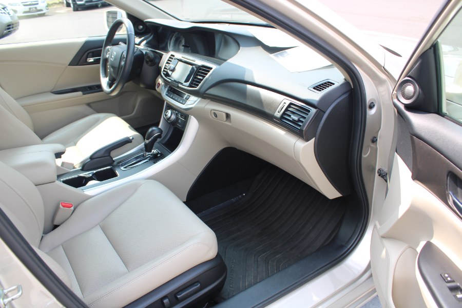 2015 Honda Accord Sedan 4dr V6 Auto EX-L w/Navi, available for sale in Plantsville, Connecticut | Auto House of Luxury. Plantsville, Connecticut 2015 Honda Accord Sedan 4dr V6 Auto EX-L w/Navi, available for sale in Plantsville, Connecticut | Auto House of Luxury. Plantsville, Connecticut