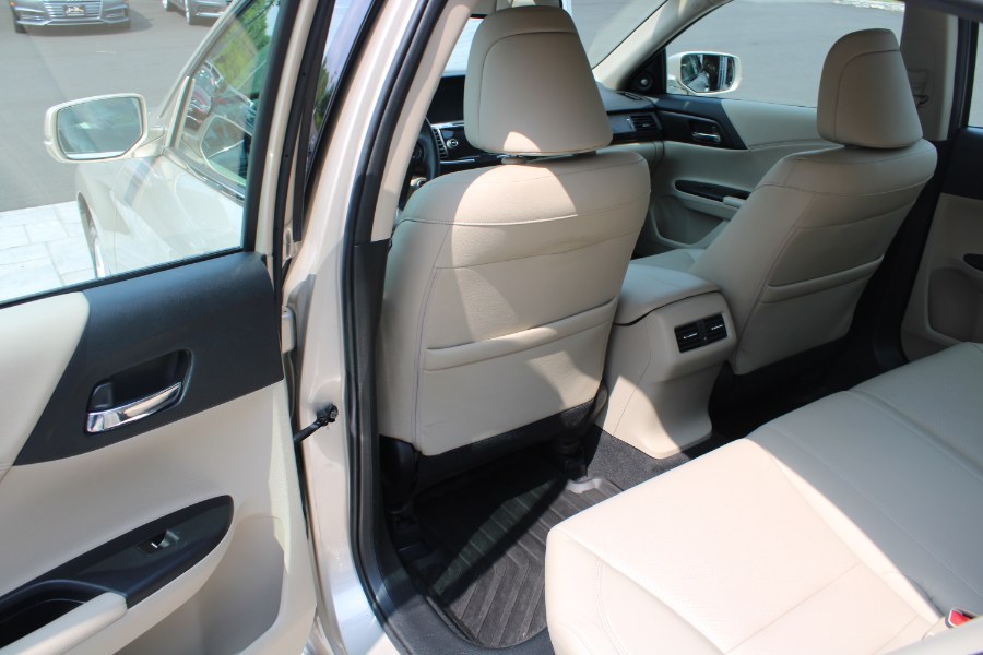 2015 Honda Accord Sedan 4dr V6 Auto EX-L w/Navi, available for sale in Plantsville, Connecticut | Auto House of Luxury. Plantsville, Connecticut 2015 Honda Accord Sedan 4dr V6 Auto EX-L w/Navi, available for sale in Plantsville, Connecticut | Auto House of Luxury. Plantsville, Connecticut