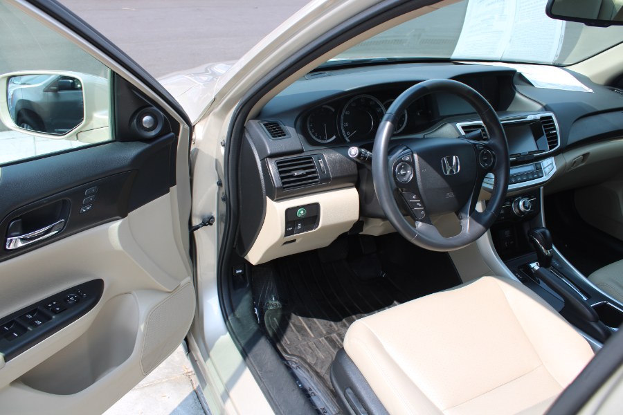 2015 Honda Accord Sedan 4dr V6 Auto EX-L w/Navi, available for sale in Plantsville, Connecticut | Auto House of Luxury. Plantsville, Connecticut 2015 Honda Accord Sedan 4dr V6 Auto EX-L w/Navi, available for sale in Plantsville, Connecticut | Auto House of Luxury. Plantsville, Connecticut
