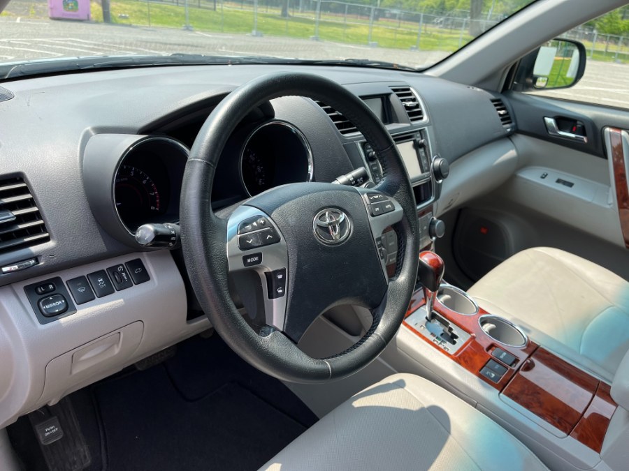 2013 Toyota Highlander 4WD 4dr V6 Limited (Natl), available for sale in Lyndhurst, New Jersey | Cars With Deals. Lyndhurst, New Jersey 2013 Toyota Highlander 4WD 4dr V6 Limited (Natl), available for sale in Lyndhurst, New Jersey | Cars With Deals. Lyndhurst, New Jersey