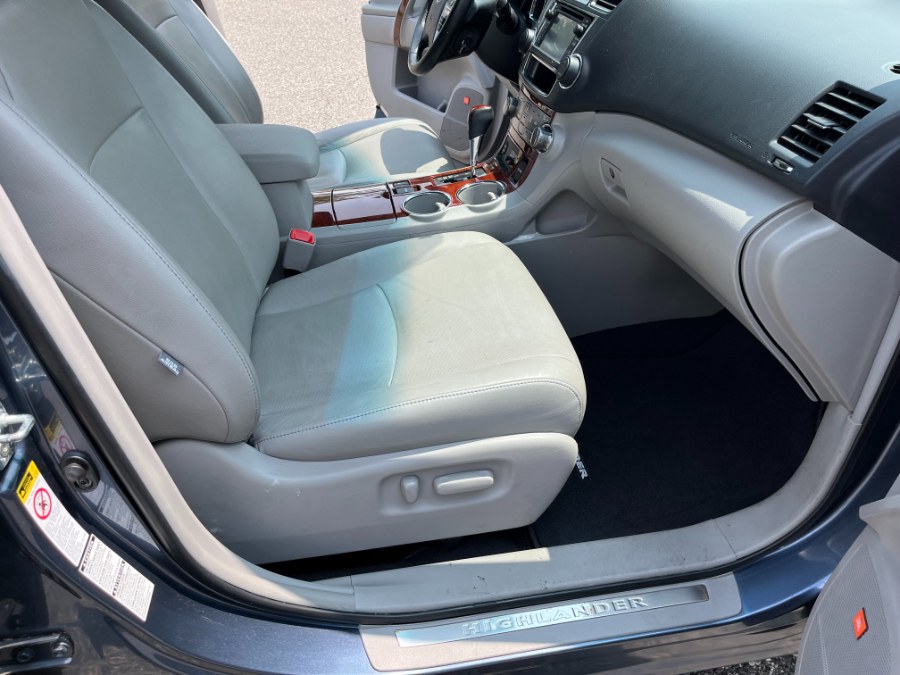 2013 Toyota Highlander 4WD 4dr V6 Limited (Natl), available for sale in Lyndhurst, New Jersey | Cars With Deals. Lyndhurst, New Jersey 2013 Toyota Highlander 4WD 4dr V6 Limited (Natl), available for sale in Lyndhurst, New Jersey | Cars With Deals. Lyndhurst, New Jersey