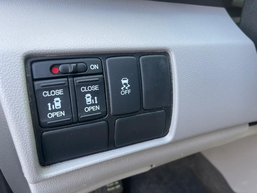 2016 Honda Odyssey 5dr SE, available for sale in Irvington , New Jersey | Auto Haus of Irvington Corp. Irvington , New Jersey 2016 Honda Odyssey 5dr SE, available for sale in Irvington , New Jersey | Auto Haus of Irvington Corp. Irvington , New Jersey