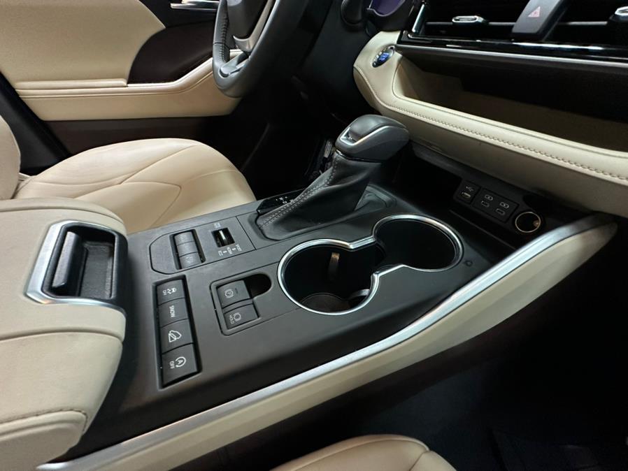 2022 Toyota Highlander XLE AWD (Natl), available for sale in Inwood, New York | 5 Towns Drive. Inwood, New York 2022 Toyota Highlander XLE AWD (Natl), available for sale in Inwood, New York | 5 Towns Drive. Inwood, New York