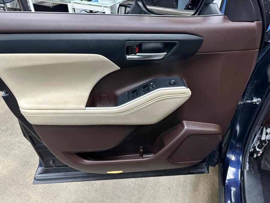 2022 Toyota Highlander XLE AWD (Natl), available for sale in Inwood, New York | 5 Towns Drive. Inwood, New York 2022 Toyota Highlander XLE AWD (Natl), available for sale in Inwood, New York | 5 Towns Drive. Inwood, New York