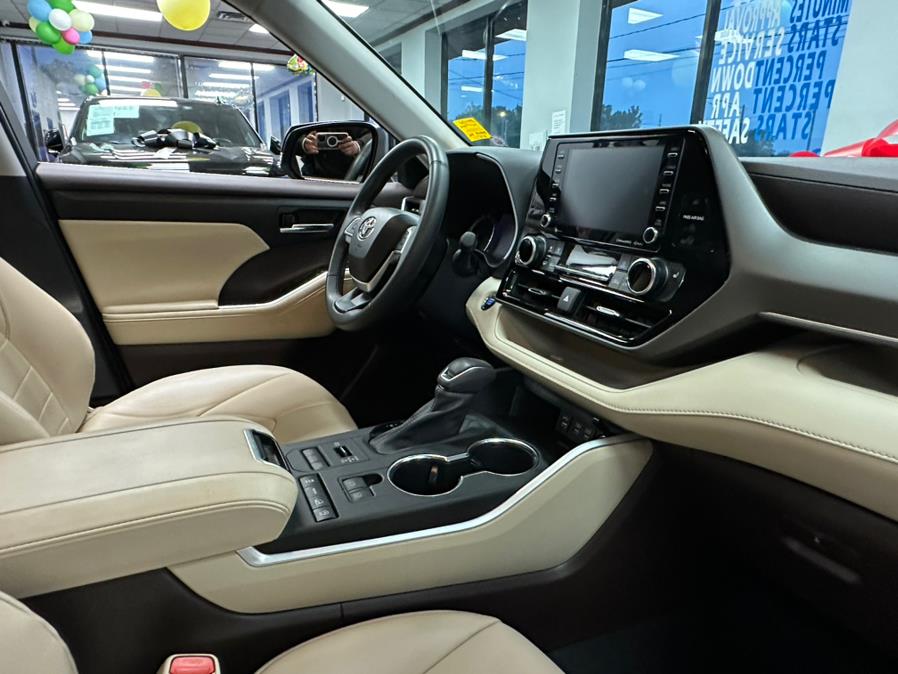 2022 Toyota Highlander XLE AWD (Natl), available for sale in Inwood, New York | 5 Towns Drive. Inwood, New York 2022 Toyota Highlander XLE AWD (Natl), available for sale in Inwood, New York | 5 Towns Drive. Inwood, New York