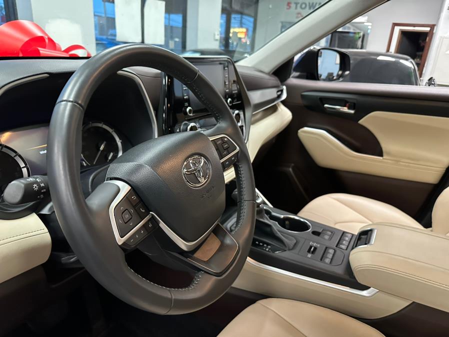 2022 Toyota Highlander XLE AWD (Natl), available for sale in Inwood, New York | 5 Towns Drive. Inwood, New York 2022 Toyota Highlander XLE AWD (Natl), available for sale in Inwood, New York | 5 Towns Drive. Inwood, New York
