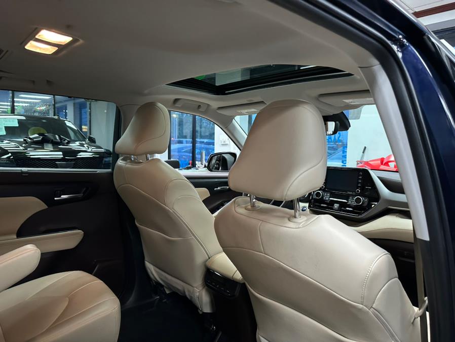 2022 Toyota Highlander XLE AWD (Natl), available for sale in Inwood, New York | 5 Towns Drive. Inwood, New York 2022 Toyota Highlander XLE AWD (Natl), available for sale in Inwood, New York | 5 Towns Drive. Inwood, New York