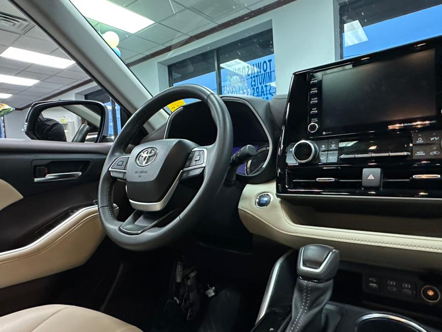 2022 Toyota Highlander XLE AWD (Natl), available for sale in Inwood, New York | 5 Towns Drive. Inwood, New York 2022 Toyota Highlander XLE AWD (Natl), available for sale in Inwood, New York | 5 Towns Drive. Inwood, New York