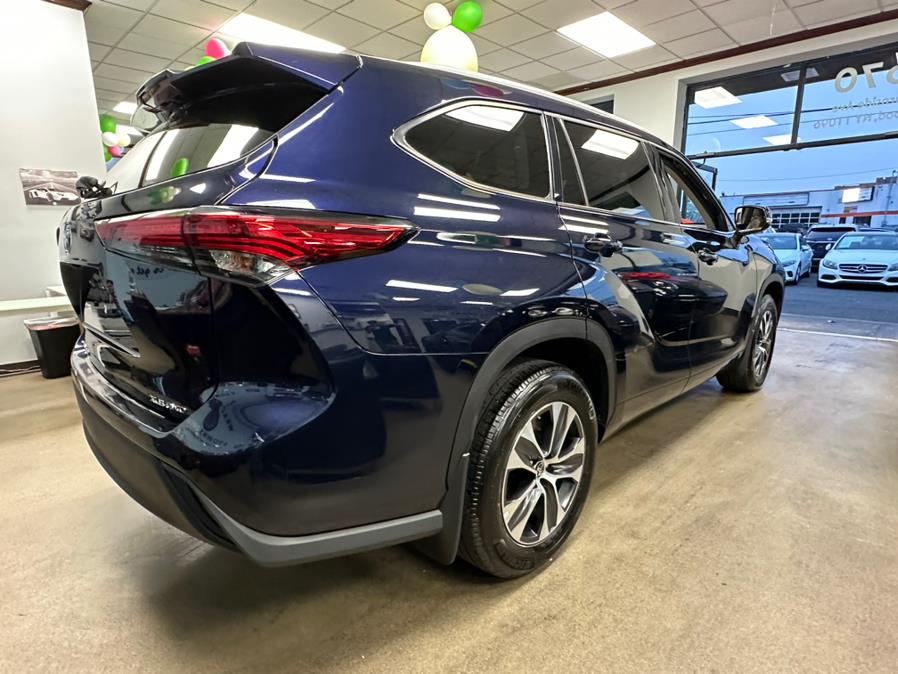 2022 Toyota Highlander XLE AWD (Natl), available for sale in Inwood, New York | 5 Towns Drive. Inwood, New York 2022 Toyota Highlander XLE AWD (Natl), available for sale in Inwood, New York | 5 Towns Drive. Inwood, New York