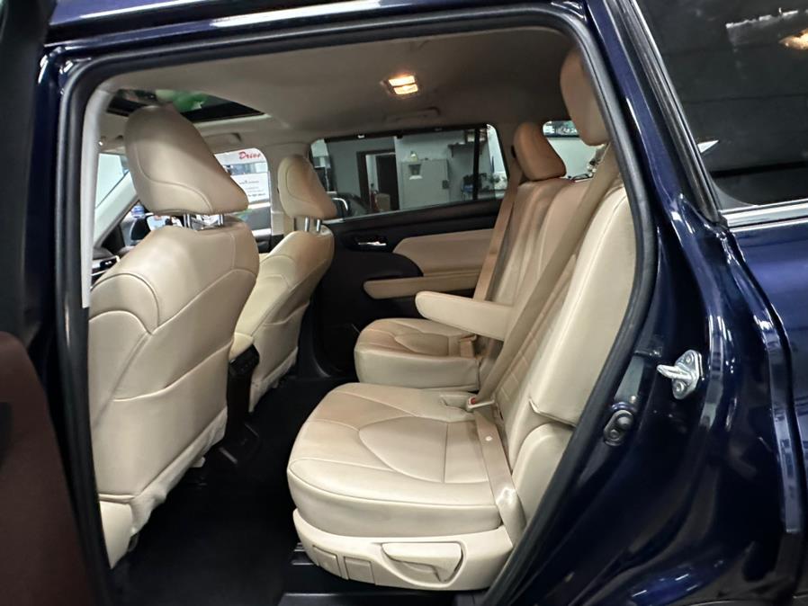 2022 Toyota Highlander XLE AWD (Natl), available for sale in Inwood, New York | 5 Towns Drive. Inwood, New York 2022 Toyota Highlander XLE AWD (Natl), available for sale in Inwood, New York | 5 Towns Drive. Inwood, New York
