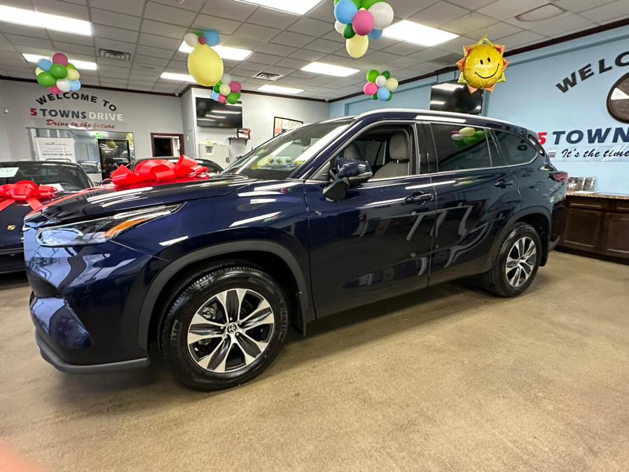 2022 Toyota Highlander XLE AWD (Natl), available for sale in Inwood, New York | 5 Towns Drive. Inwood, New York 2022 Toyota Highlander XLE AWD (Natl), available for sale in Inwood, New York | 5 Towns Drive. Inwood, New York