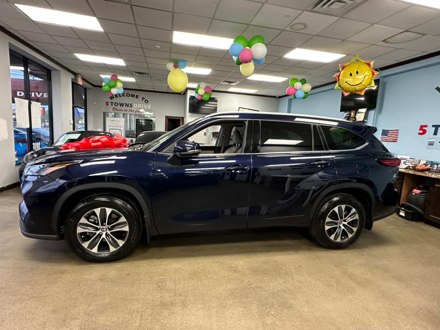 2022 Toyota Highlander XLE AWD (Natl), available for sale in Inwood, New York | 5 Towns Drive. Inwood, New York 2022 Toyota Highlander XLE AWD (Natl), available for sale in Inwood, New York | 5 Towns Drive. Inwood, New York