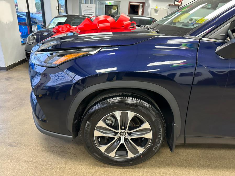 2022 Toyota Highlander XLE AWD (Natl), available for sale in Inwood, New York | 5 Towns Drive. Inwood, New York 2022 Toyota Highlander XLE AWD (Natl), available for sale in Inwood, New York | 5 Towns Drive. Inwood, New York