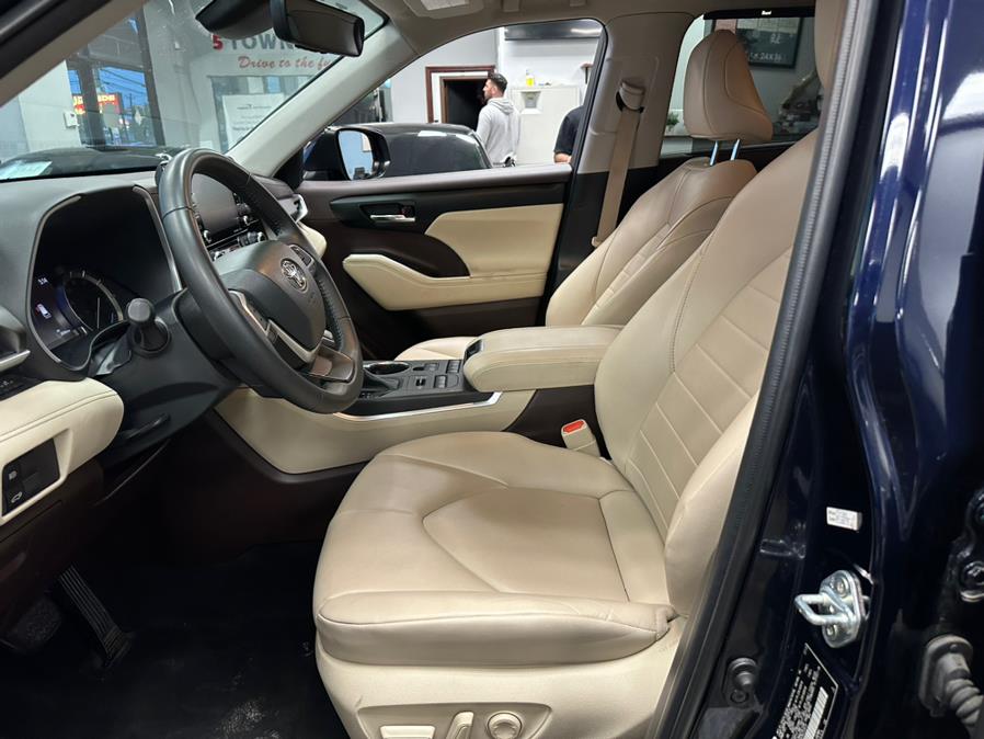 2022 Toyota Highlander XLE AWD (Natl), available for sale in Inwood, New York | 5 Towns Drive. Inwood, New York 2022 Toyota Highlander XLE AWD (Natl), available for sale in Inwood, New York | 5 Towns Drive. Inwood, New York