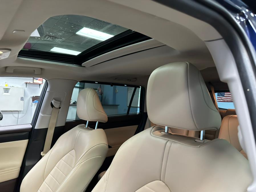2022 Toyota Highlander XLE AWD (Natl), available for sale in Inwood, New York | 5 Towns Drive. Inwood, New York 2022 Toyota Highlander XLE AWD (Natl), available for sale in Inwood, New York | 5 Towns Drive. Inwood, New York