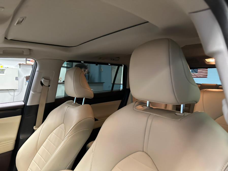 2022 Toyota Highlander XLE AWD (Natl), available for sale in Inwood, New York | 5 Towns Drive. Inwood, New York 2022 Toyota Highlander XLE AWD (Natl), available for sale in Inwood, New York | 5 Towns Drive. Inwood, New York