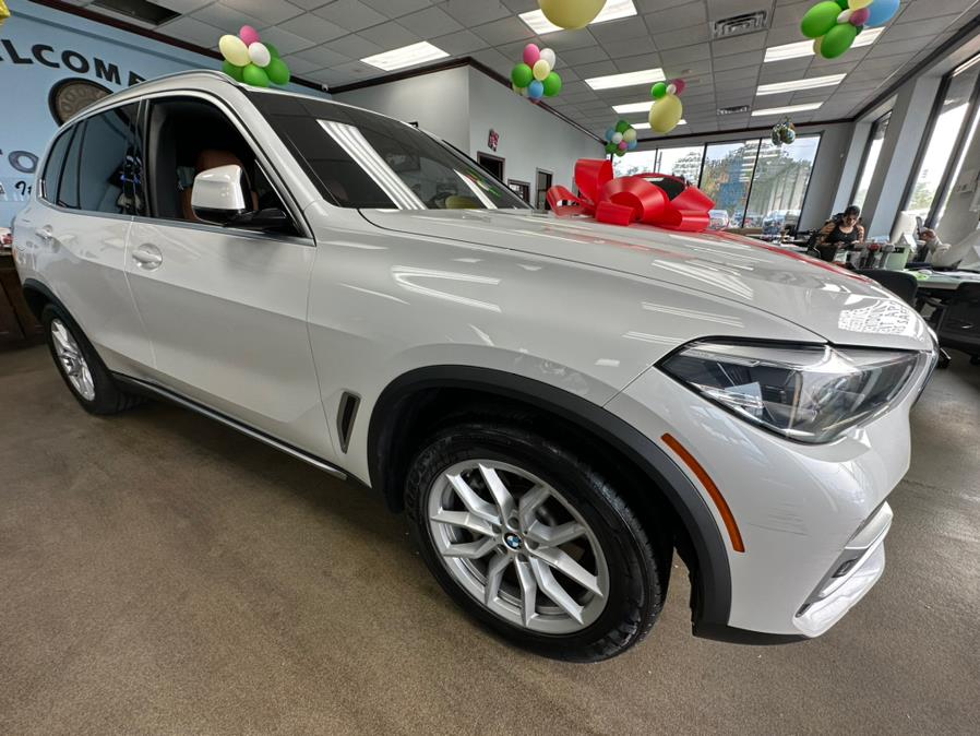 2019 BMW X5 xDrive40i Sports Activity Vehicle, available for sale in Inwood, New York | 5 Towns Drive. Inwood, New York 2019 BMW X5 xDrive40i Sports Activity Vehicle, available for sale in Inwood, New York | 5 Towns Drive. Inwood, New York