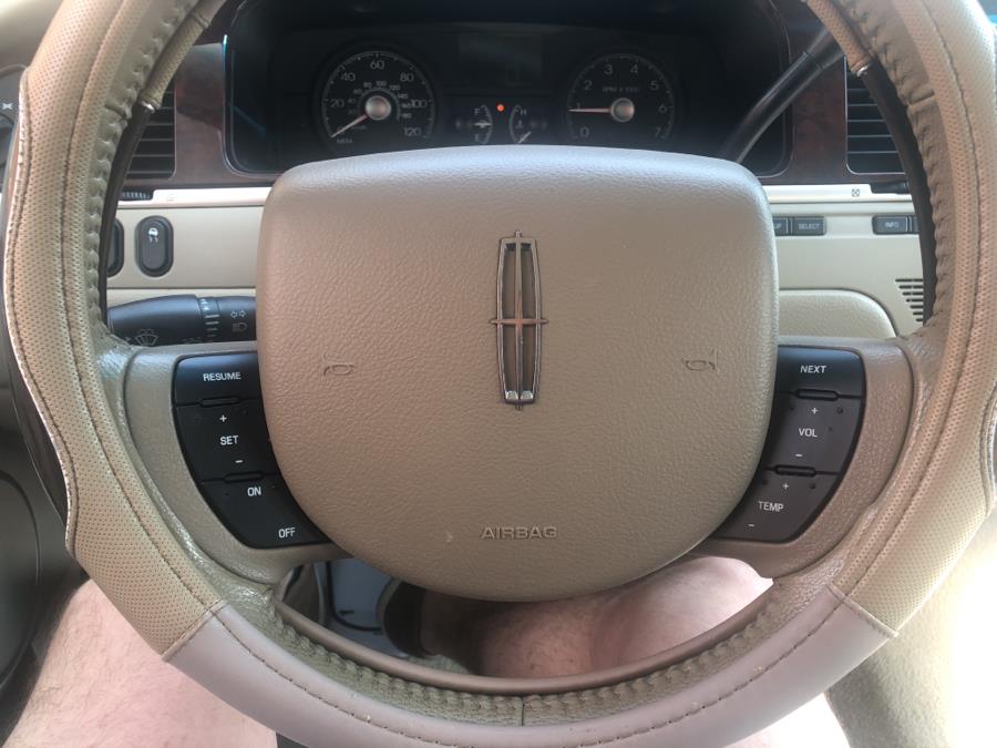 2006 Lincoln Town Car 4dr Sdn Signature, available for sale in Waterbury, Connecticut | National Auto Brokers, Inc.. Waterbury, Connecticut 2006 Lincoln Town Car 4dr Sdn Signature, available for sale in Waterbury, Connecticut | National Auto Brokers, Inc.. Waterbury, Connecticut