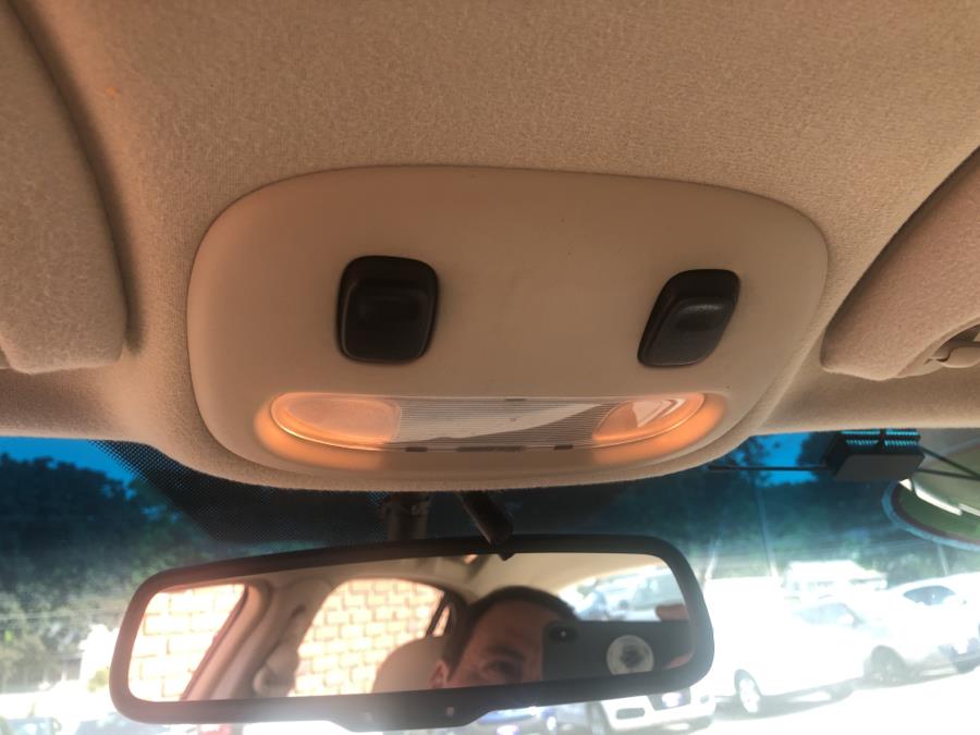 2006 Lincoln Town Car 4dr Sdn Signature, available for sale in Waterbury, Connecticut | National Auto Brokers, Inc.. Waterbury, Connecticut 2006 Lincoln Town Car 4dr Sdn Signature, available for sale in Waterbury, Connecticut | National Auto Brokers, Inc.. Waterbury, Connecticut