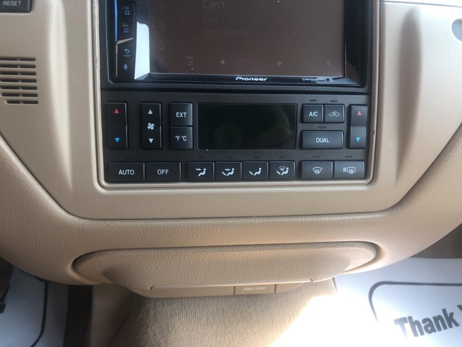 2006 Lincoln Town Car 4dr Sdn Signature, available for sale in Waterbury, Connecticut | National Auto Brokers, Inc.. Waterbury, Connecticut 2006 Lincoln Town Car 4dr Sdn Signature, available for sale in Waterbury, Connecticut | National Auto Brokers, Inc.. Waterbury, Connecticut