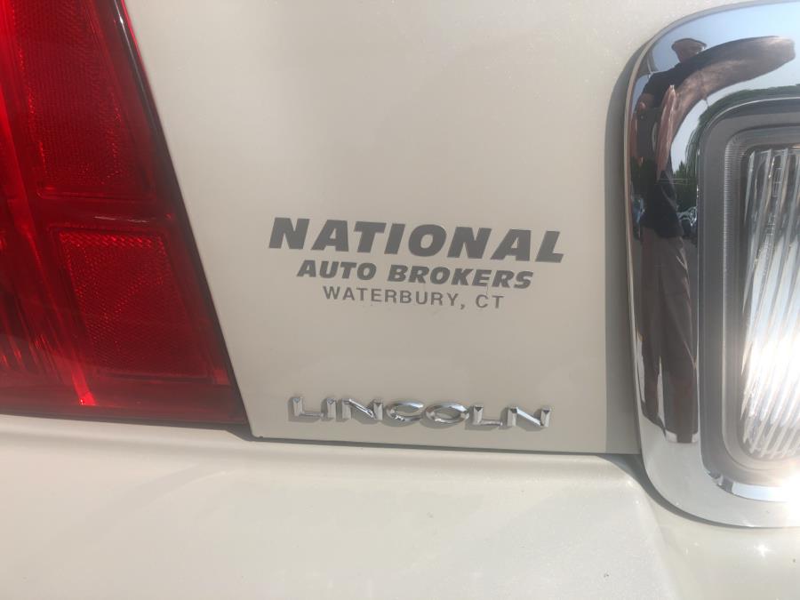2006 Lincoln Town Car 4dr Sdn Signature, available for sale in Waterbury, Connecticut | National Auto Brokers, Inc.. Waterbury, Connecticut 2006 Lincoln Town Car 4dr Sdn Signature, available for sale in Waterbury, Connecticut | National Auto Brokers, Inc.. Waterbury, Connecticut