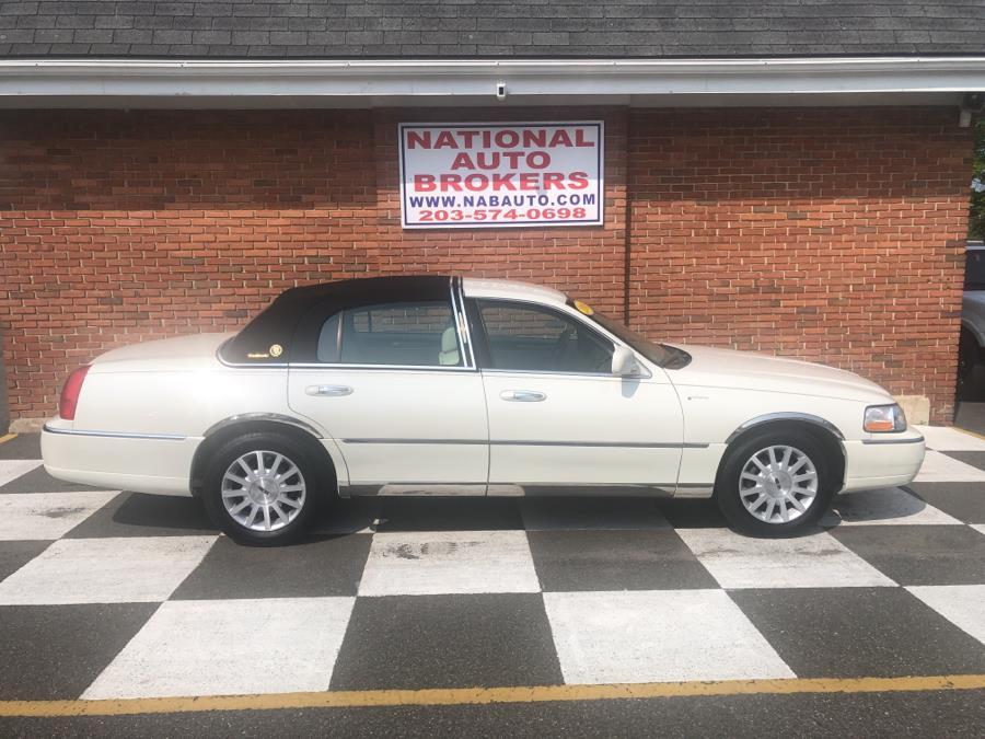 2006 Lincoln Town Car 4dr Sdn Signature, available for sale in Waterbury, Connecticut | National Auto Brokers, Inc.. Waterbury, Connecticut 2006 Lincoln Town Car 4dr Sdn Signature, available for sale in Waterbury, Connecticut | National Auto Brokers, Inc.. Waterbury, Connecticut