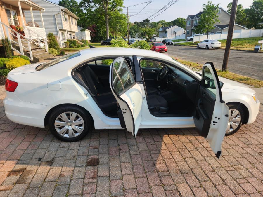 2014 Volkswagen Jetta Sedan 4dr Man TDI w/Premium/Nav, available for sale in West Babylon, New York | SGM Auto Sales. West Babylon, New York 2014 Volkswagen Jetta Sedan 4dr Man TDI w/Premium/Nav, available for sale in West Babylon, New York | SGM Auto Sales. West Babylon, New York
