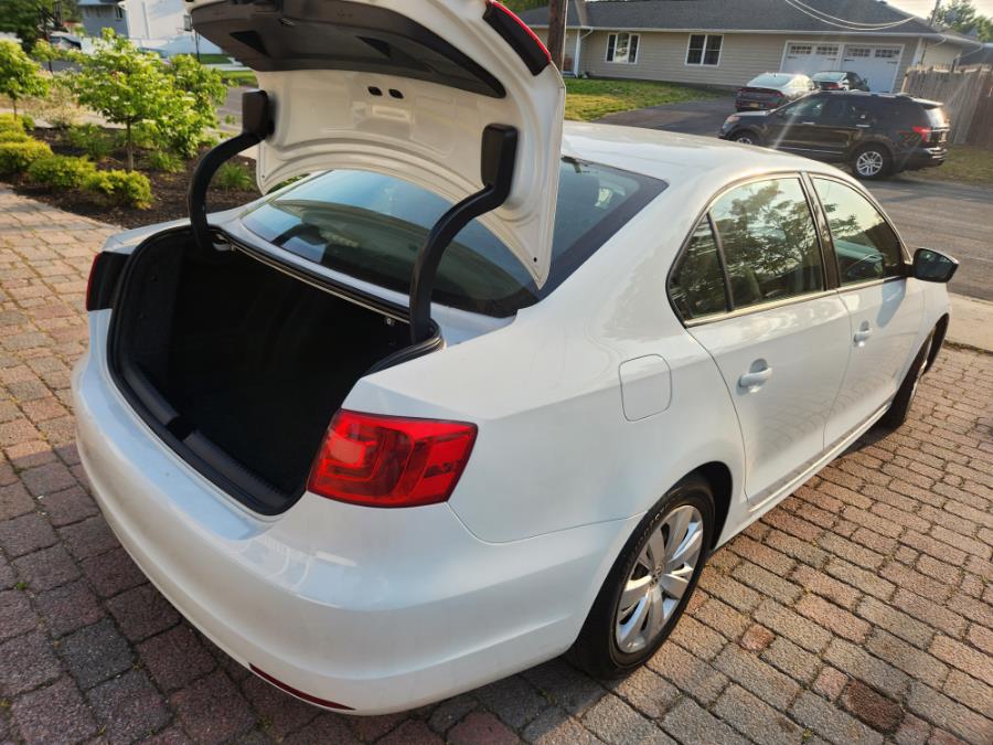 2014 Volkswagen Jetta Sedan 4dr Man TDI w/Premium/Nav, available for sale in West Babylon, New York | SGM Auto Sales. West Babylon, New York 2014 Volkswagen Jetta Sedan 4dr Man TDI w/Premium/Nav, available for sale in West Babylon, New York | SGM Auto Sales. West Babylon, New York