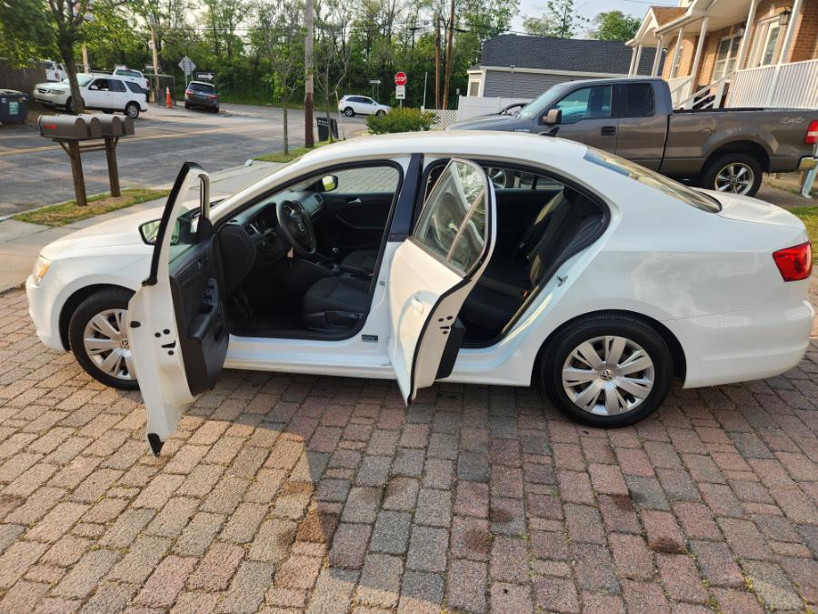 2014 Volkswagen Jetta Sedan 4dr Man TDI w/Premium/Nav, available for sale in West Babylon, New York | SGM Auto Sales. West Babylon, New York 2014 Volkswagen Jetta Sedan 4dr Man TDI w/Premium/Nav, available for sale in West Babylon, New York | SGM Auto Sales. West Babylon, New York