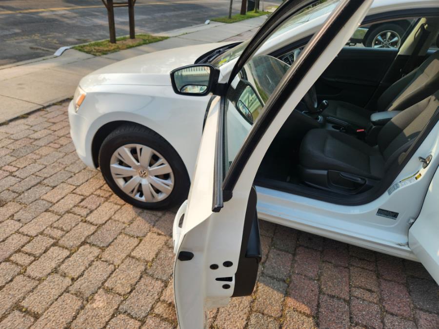 2014 Volkswagen Jetta Sedan 4dr Man TDI w/Premium/Nav, available for sale in West Babylon, New York | SGM Auto Sales. West Babylon, New York 2014 Volkswagen Jetta Sedan 4dr Man TDI w/Premium/Nav, available for sale in West Babylon, New York | SGM Auto Sales. West Babylon, New York