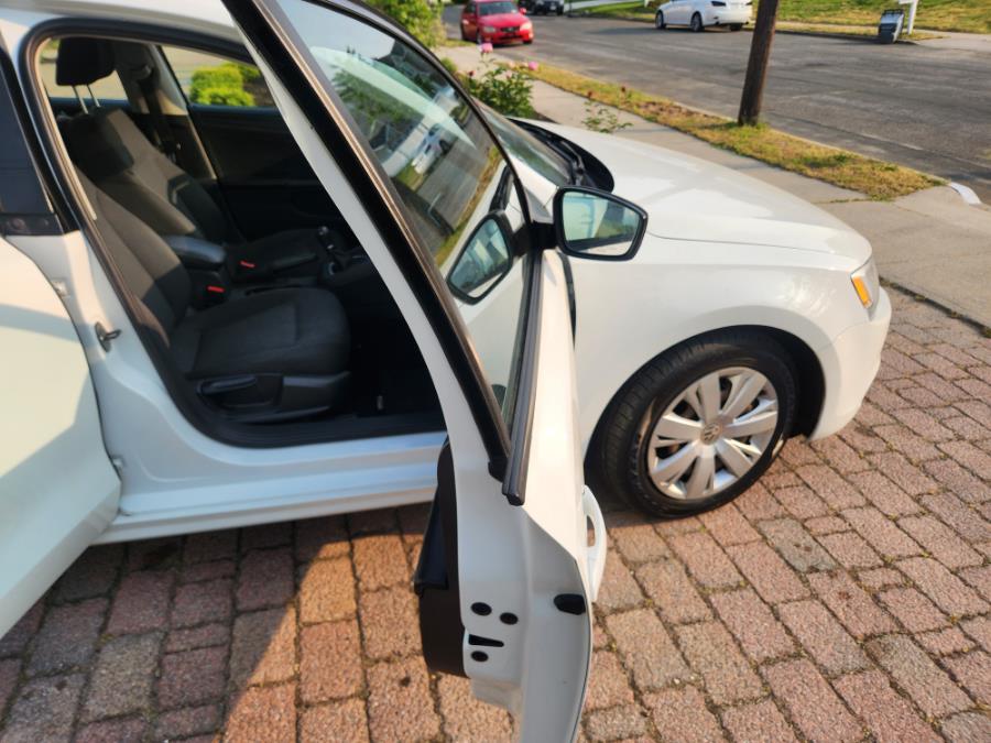 2014 Volkswagen Jetta Sedan 4dr Man TDI w/Premium/Nav, available for sale in West Babylon, New York | SGM Auto Sales. West Babylon, New York 2014 Volkswagen Jetta Sedan 4dr Man TDI w/Premium/Nav, available for sale in West Babylon, New York | SGM Auto Sales. West Babylon, New York