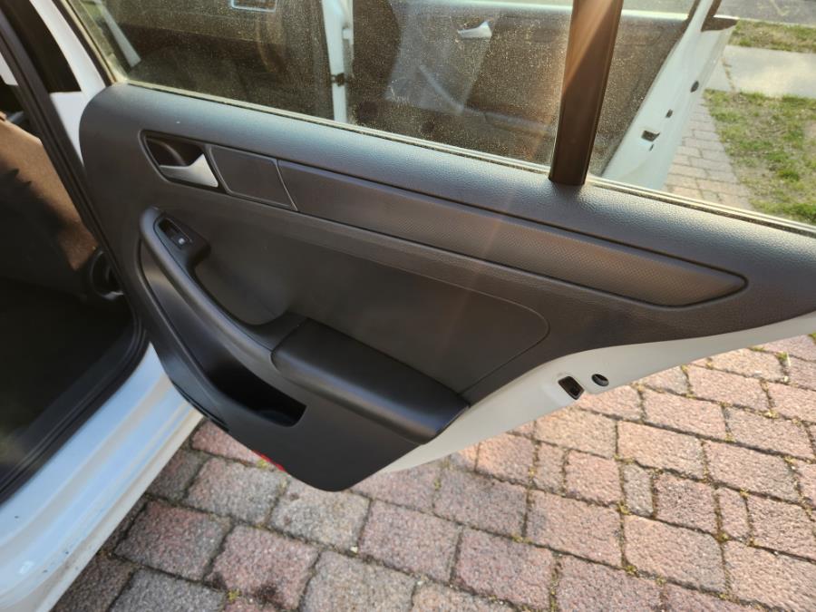 2014 Volkswagen Jetta Sedan 4dr Man TDI w/Premium/Nav, available for sale in West Babylon, New York | SGM Auto Sales. West Babylon, New York 2014 Volkswagen Jetta Sedan 4dr Man TDI w/Premium/Nav, available for sale in West Babylon, New York | SGM Auto Sales. West Babylon, New York