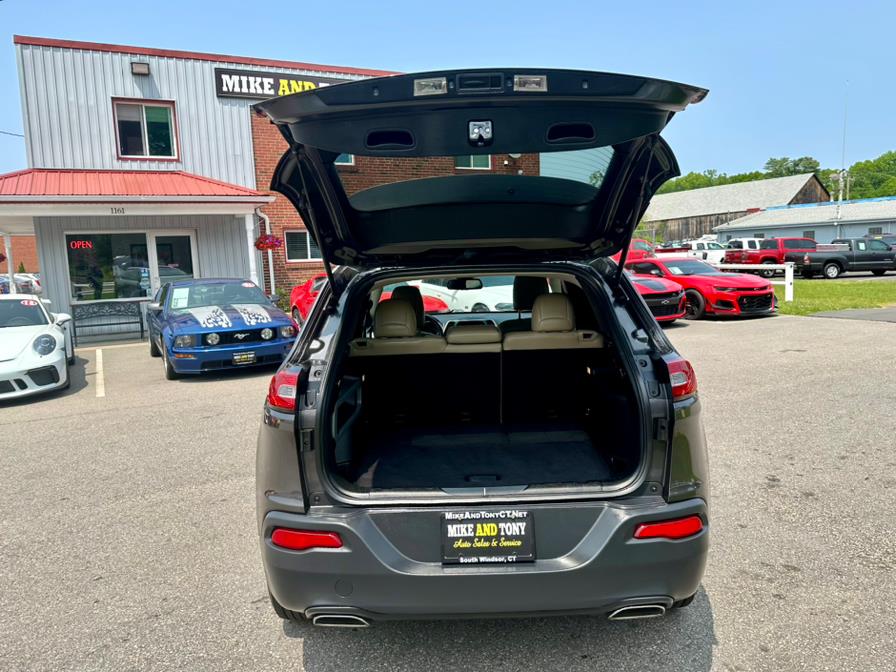 2017 Jeep Cherokee Latitude 4x4, available for sale in South Windsor, Connecticut | Mike And Tony Auto Sales, Inc. South Windsor, Connecticut 2017 Jeep Cherokee Latitude 4x4, available for sale in South Windsor, Connecticut | Mike And Tony Auto Sales, Inc. South Windsor, Connecticut