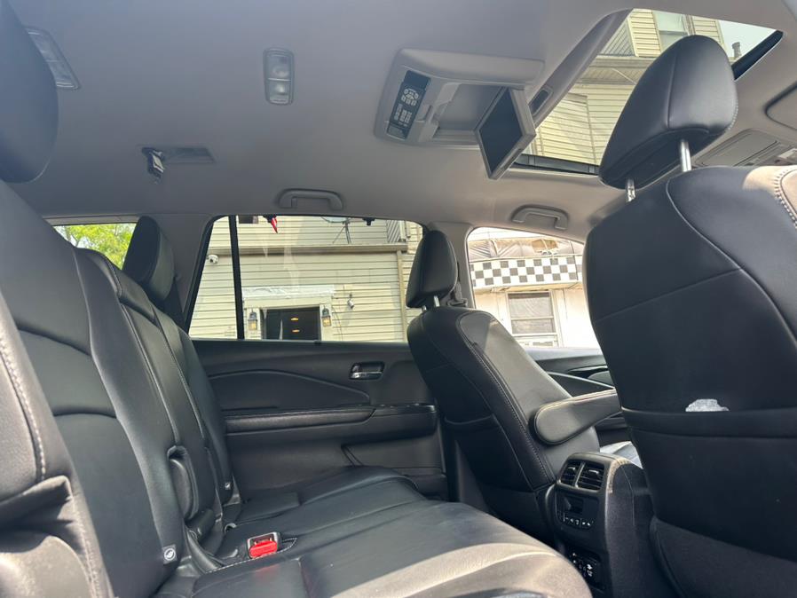 2016 Honda Pilot AWD 4dr Touring w/RES & Navi, available for sale in Newark , New Jersey | Champion Used Auto Sales 2. Newark , New Jersey 2016 Honda Pilot AWD 4dr Touring w/RES & Navi, available for sale in Newark , New Jersey | Champion Used Auto Sales 2. Newark , New Jersey