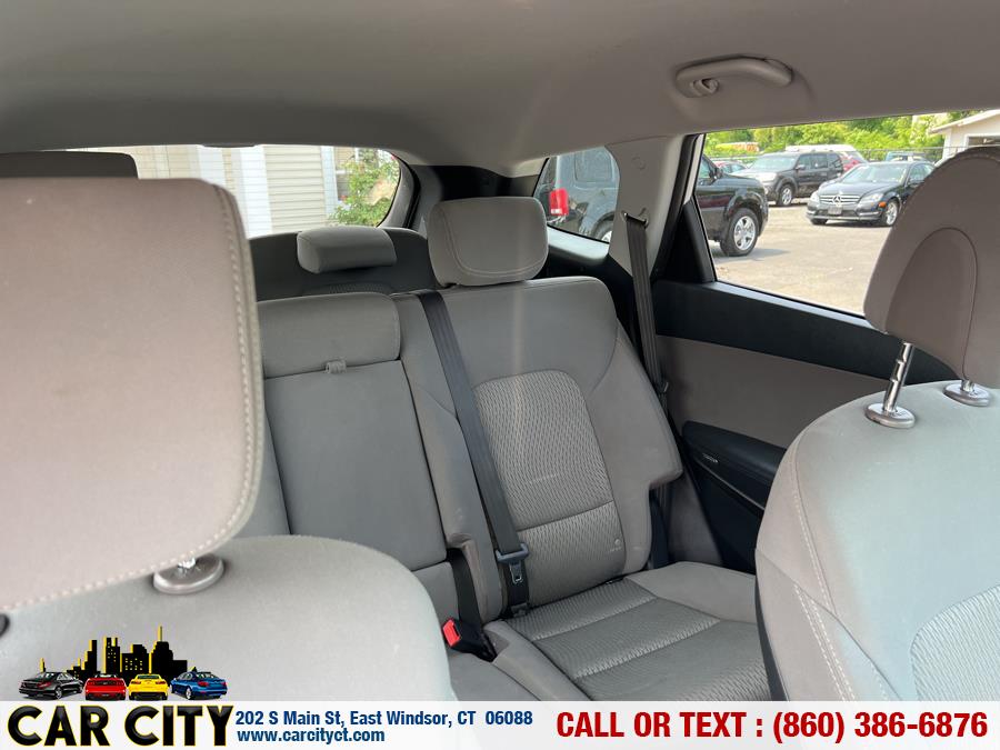 2017 Hyundai Santa Fe SE 3.3L Auto, available for sale in East Windsor, Connecticut | Car City LLC. East Windsor, Connecticut 2017 Hyundai Santa Fe SE 3.3L Auto, available for sale in East Windsor, Connecticut | Car City LLC. East Windsor, Connecticut