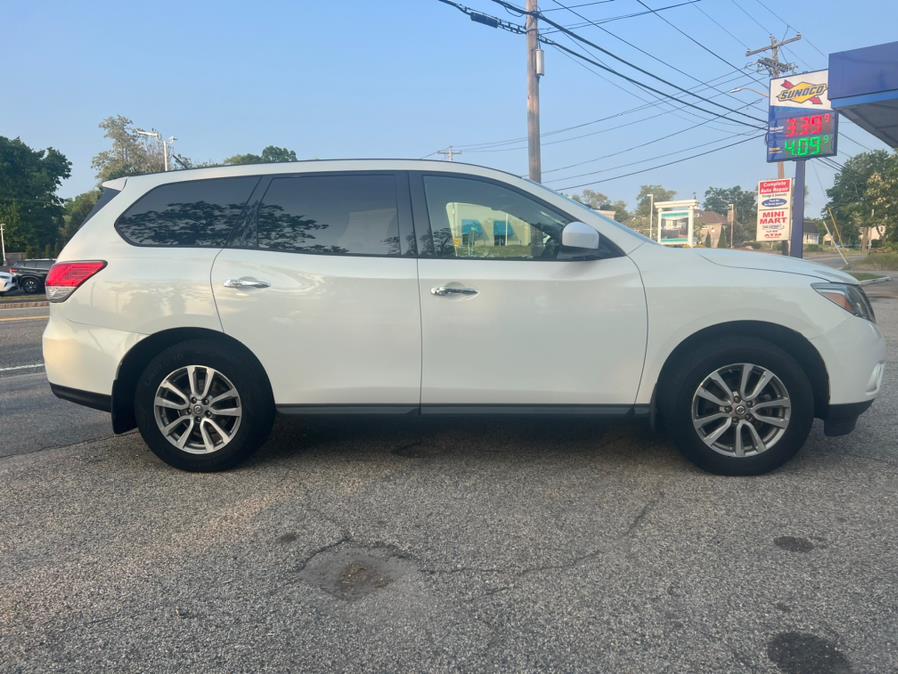 2014 Nissan Pathfinder 4WD 4dr SV, available for sale in Swansea, Massachusetts | Gas On The Run. Swansea, Massachusetts 2014 Nissan Pathfinder 4WD 4dr SV, available for sale in Swansea, Massachusetts | Gas On The Run. Swansea, Massachusetts