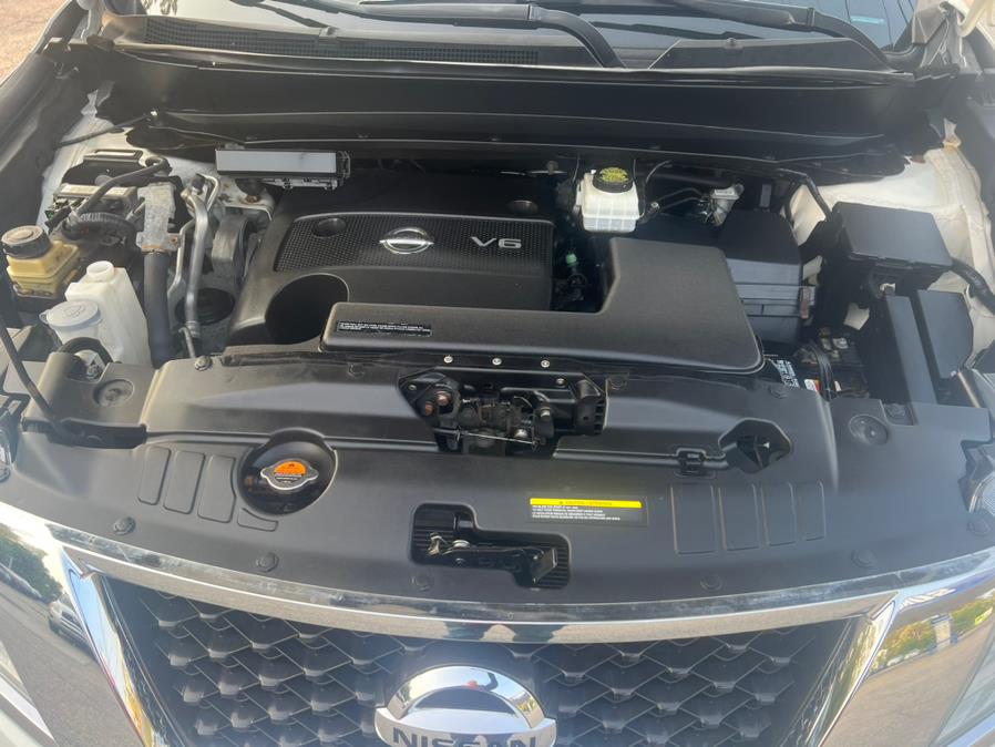 2014 Nissan Pathfinder 4WD 4dr SV, available for sale in Swansea, Massachusetts | Gas On The Run. Swansea, Massachusetts 2014 Nissan Pathfinder 4WD 4dr SV, available for sale in Swansea, Massachusetts | Gas On The Run. Swansea, Massachusetts