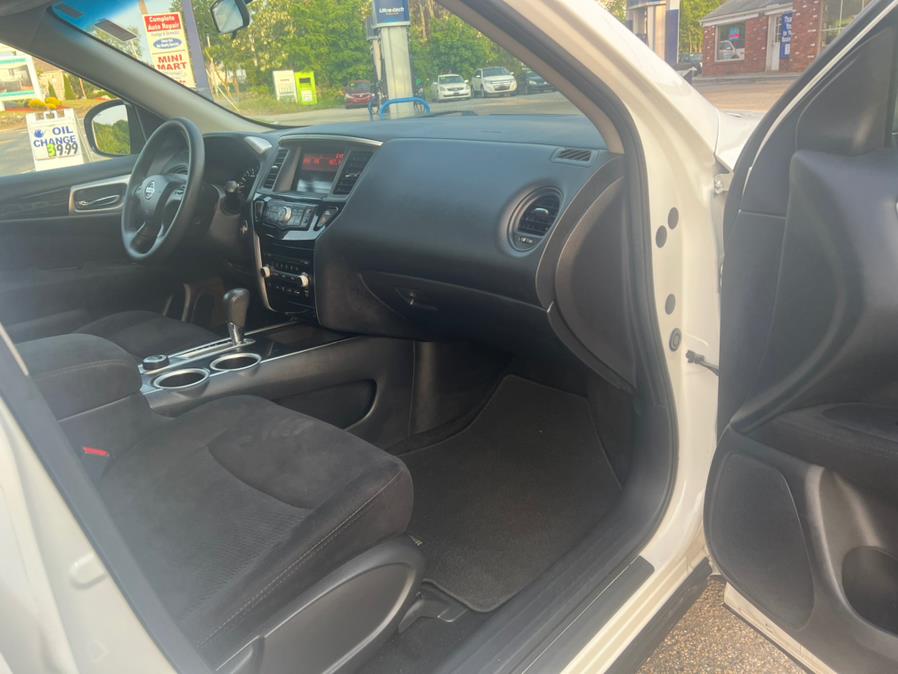 2014 Nissan Pathfinder 4WD 4dr SV, available for sale in Swansea, Massachusetts | Gas On The Run. Swansea, Massachusetts 2014 Nissan Pathfinder 4WD 4dr SV, available for sale in Swansea, Massachusetts | Gas On The Run. Swansea, Massachusetts
