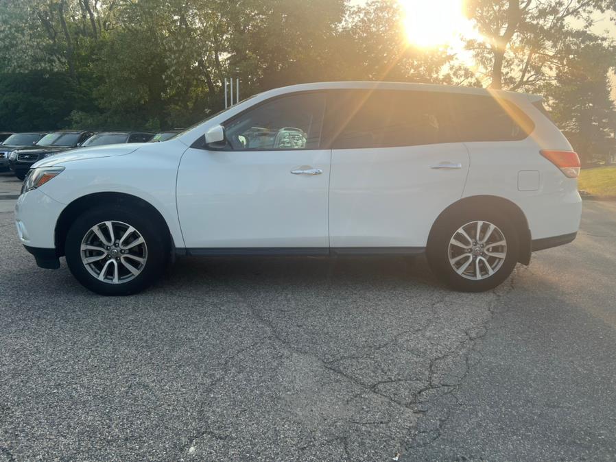 2014 Nissan Pathfinder 4WD 4dr SV, available for sale in Swansea, Massachusetts | Gas On The Run. Swansea, Massachusetts 2014 Nissan Pathfinder 4WD 4dr SV, available for sale in Swansea, Massachusetts | Gas On The Run. Swansea, Massachusetts