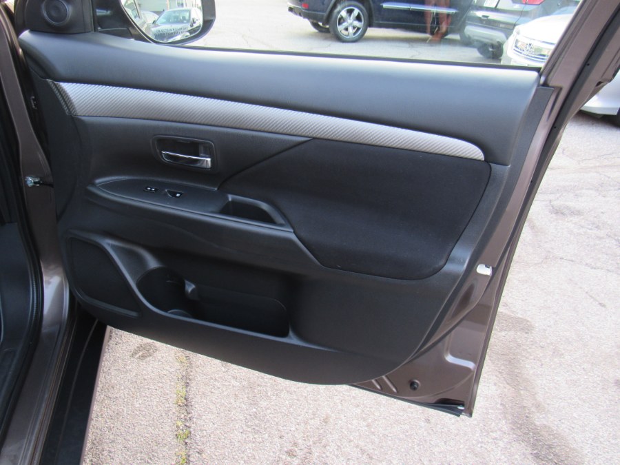 2016 Mitsubishi Outlander SE, available for sale in Worcester, Massachusetts | Hilario's Auto Sales Inc.. Worcester, Massachusetts 2016 Mitsubishi Outlander SE, available for sale in Worcester, Massachusetts | Hilario's Auto Sales Inc.. Worcester, Massachusetts