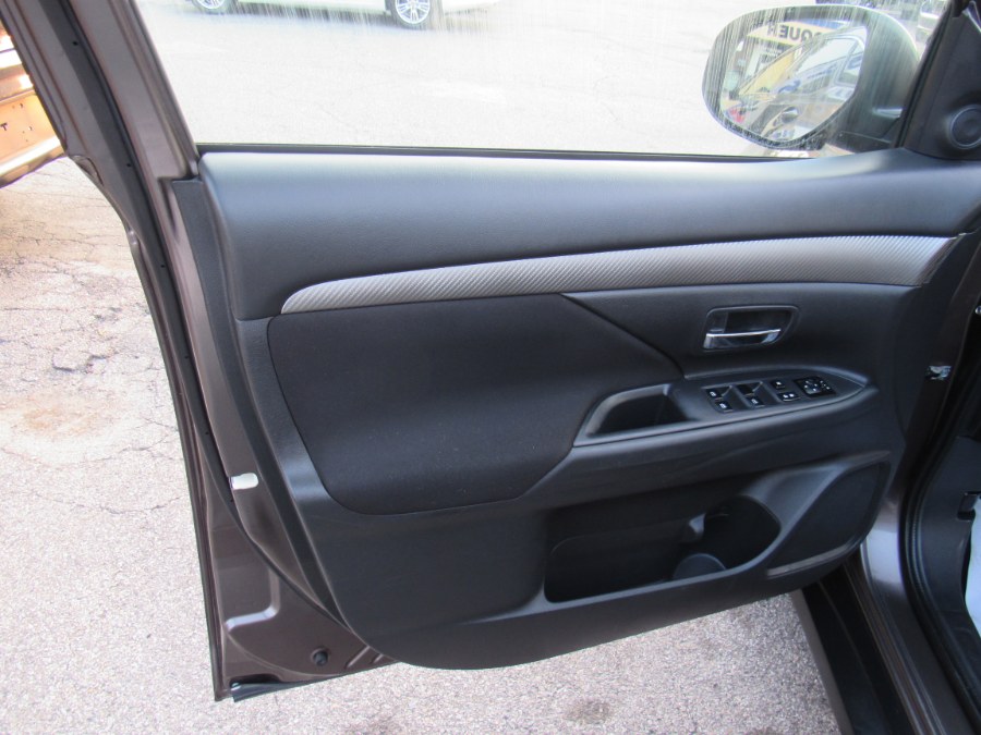 2016 Mitsubishi Outlander SE, available for sale in Worcester, Massachusetts | Hilario's Auto Sales Inc.. Worcester, Massachusetts 2016 Mitsubishi Outlander SE, available for sale in Worcester, Massachusetts | Hilario's Auto Sales Inc.. Worcester, Massachusetts