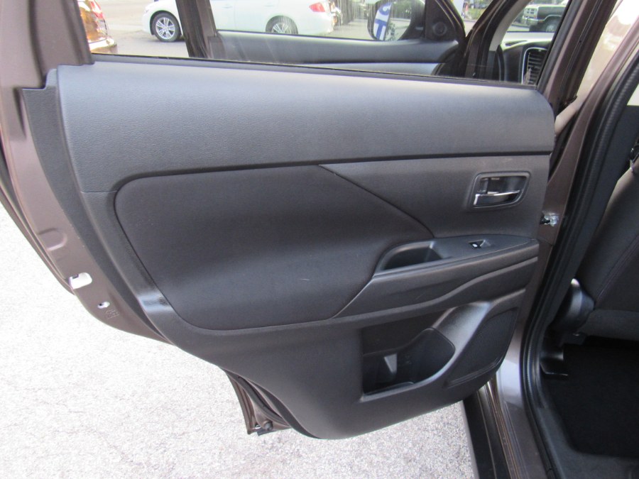 2016 Mitsubishi Outlander SE, available for sale in Worcester, Massachusetts | Hilario's Auto Sales Inc.. Worcester, Massachusetts 2016 Mitsubishi Outlander SE, available for sale in Worcester, Massachusetts | Hilario's Auto Sales Inc.. Worcester, Massachusetts